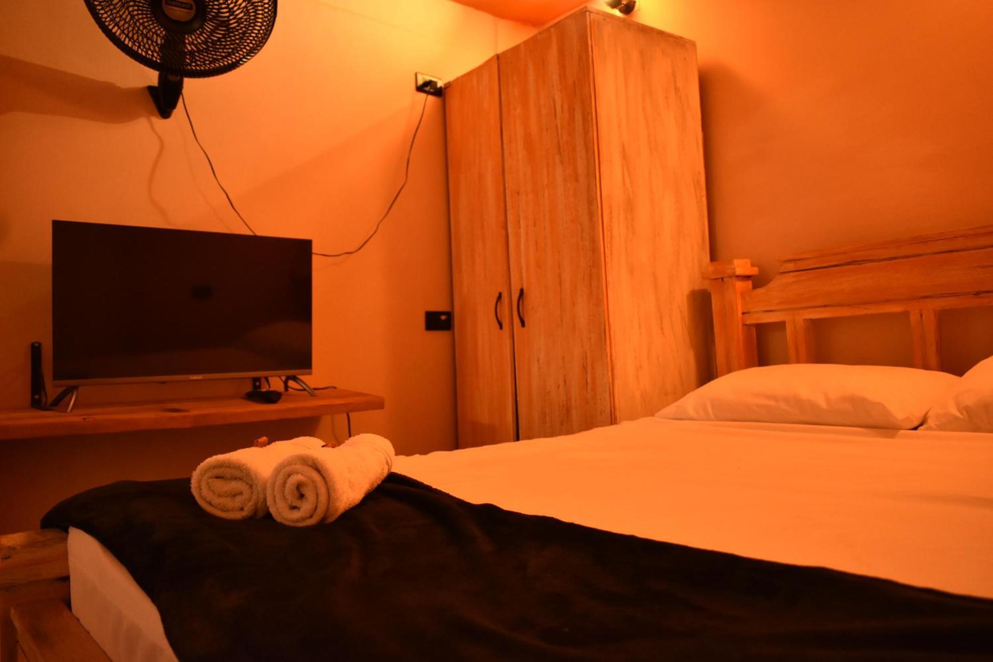 Casa Primavera Hostal Медельин Экстерьер фото