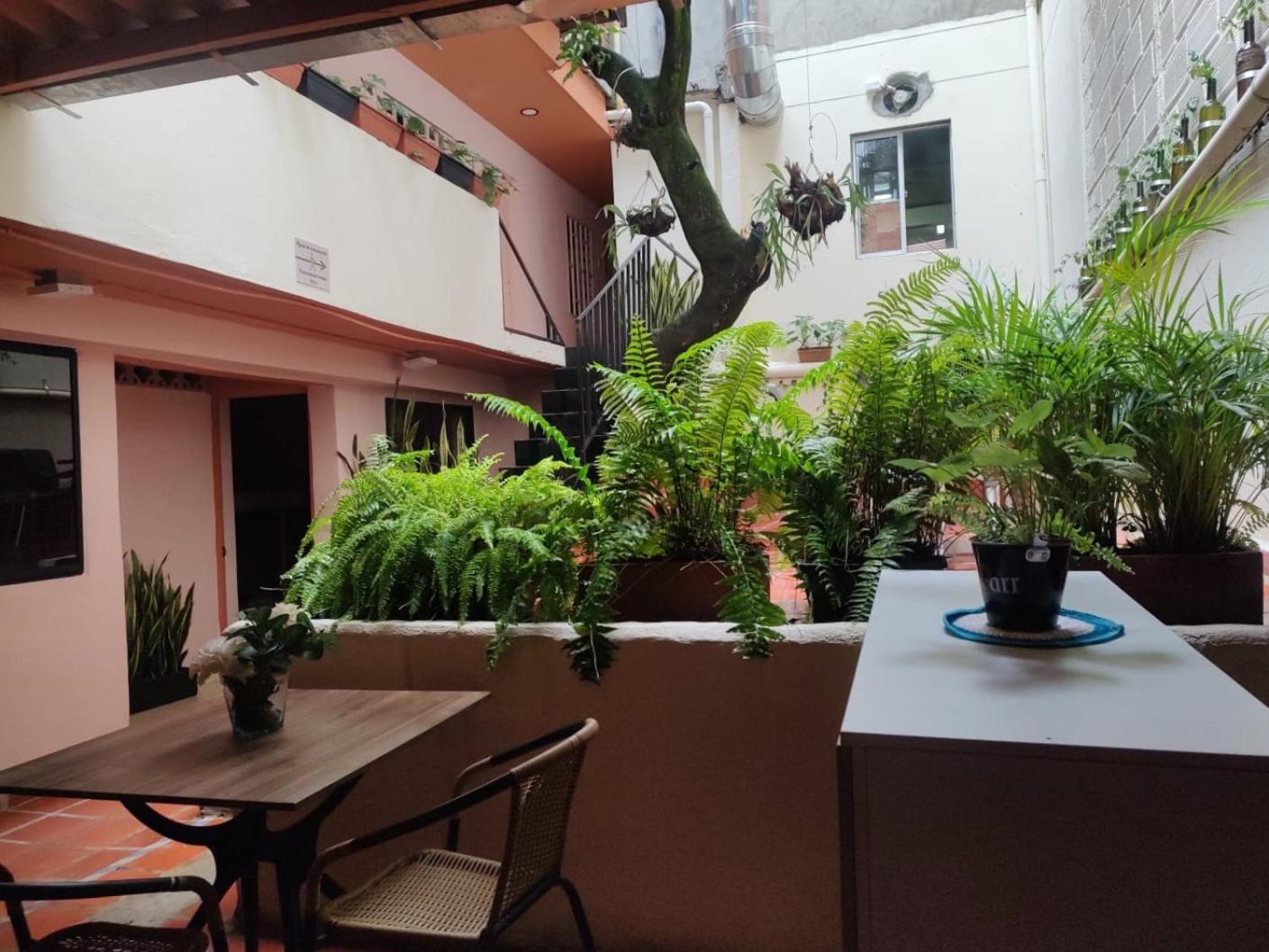 Casa Primavera Hostal Медельин Экстерьер фото
